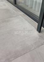 Pokládka dlažby na terase detail